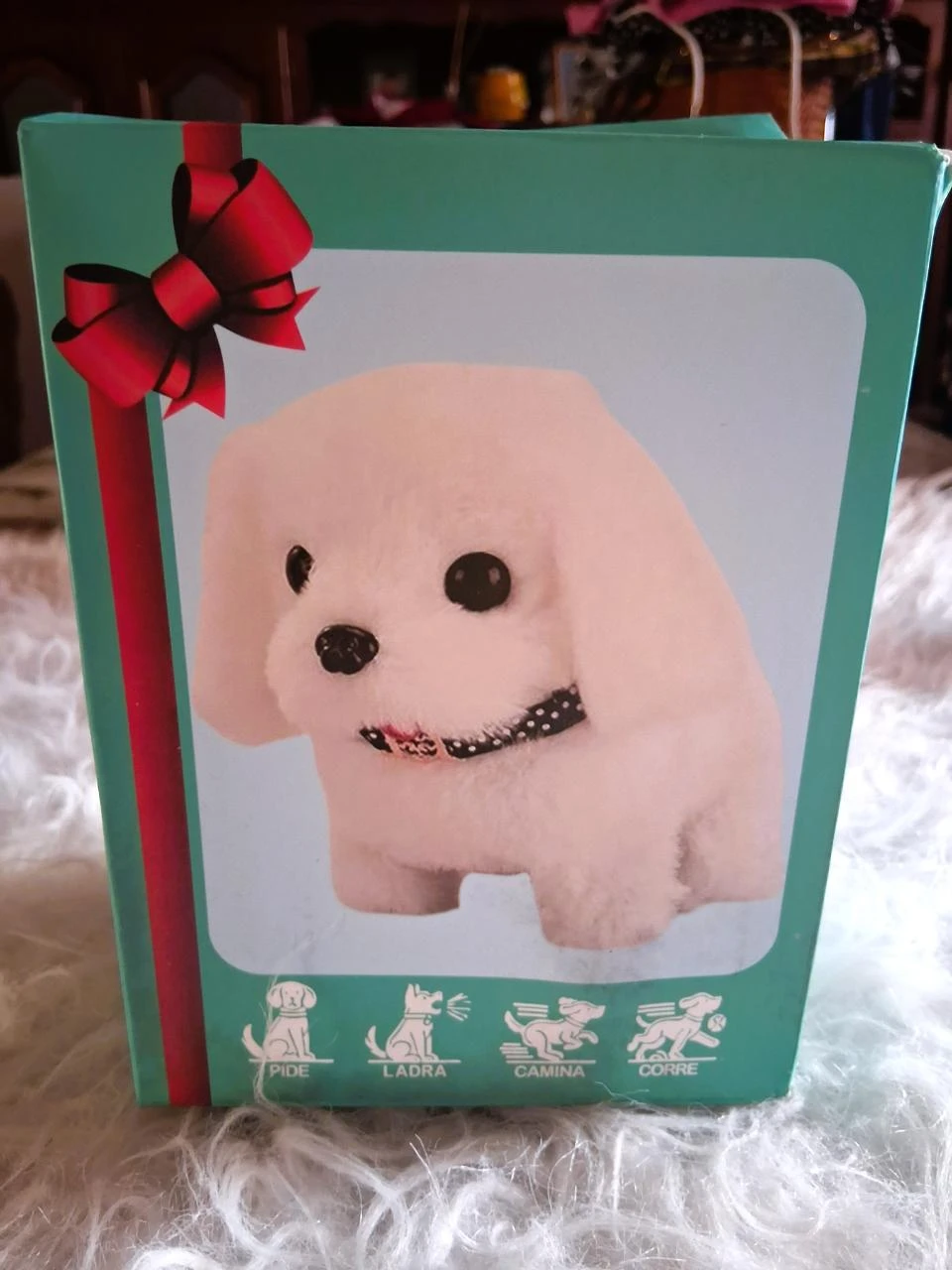 Chien en peluche interactif avec boîte
